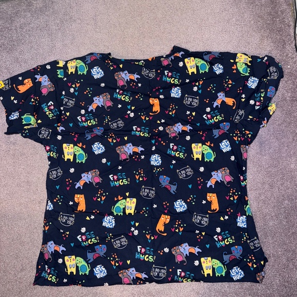 Women’s Printed Scrub Tops - Picture 9 of 16